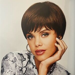 Raquel Welch With a Bang
Chestnut